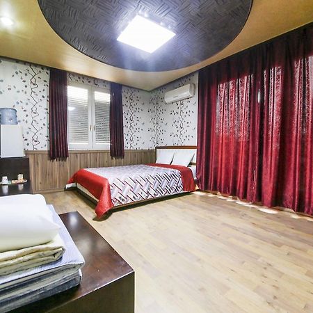 Venus Motel & Pension Boryeong Buitenkant foto