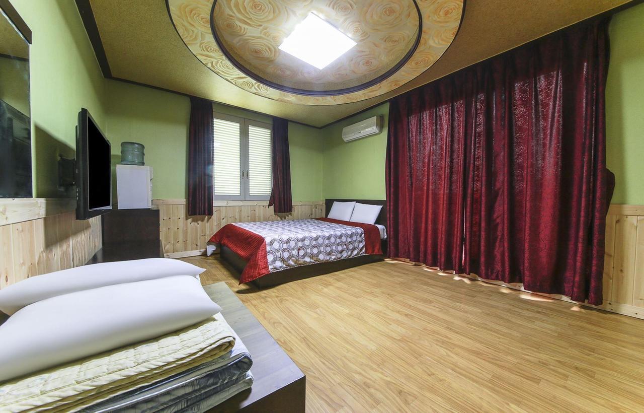 Venus Motel & Pension Boryeong Buitenkant foto